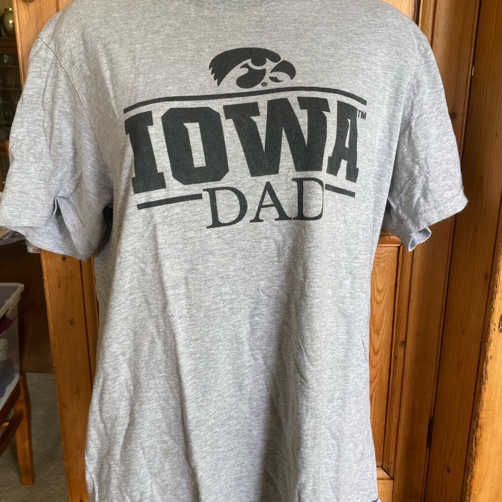 Unisex Iowa Dad T-shirt.